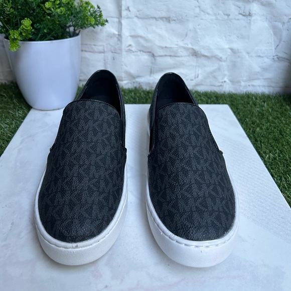 MICHAEL MICHAEL KORS
Women's Keaton Slip-On Logo
Sneakers size 7
BLACK LOGO - Picture 15 of 16